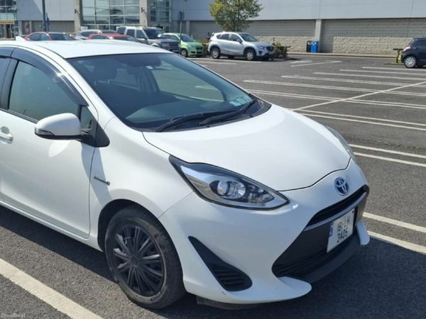 Toyota Aqua Hatchback, Petrol Hybrid, 2018, White