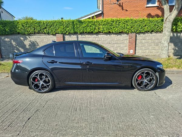 Alfa Romeo Giulia Saloon, Petrol, 2020, Black