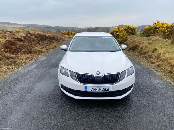 Skoda Octavia Hatchback, Diesel, 2017, White