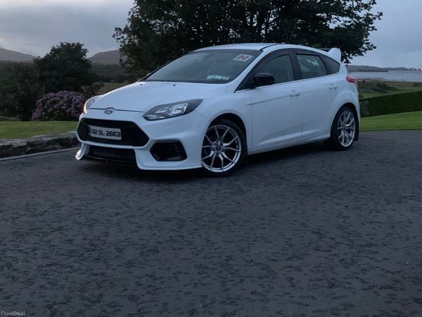 Ford Focus Hatchback, Petrol, 2013, White