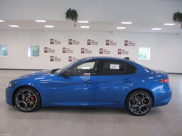 Alfa Romeo Giulia Saloon, Petrol, 2026, Blue