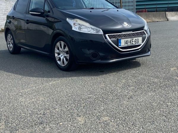 Peugeot 208 Hatchback, Diesel, 2014, Black