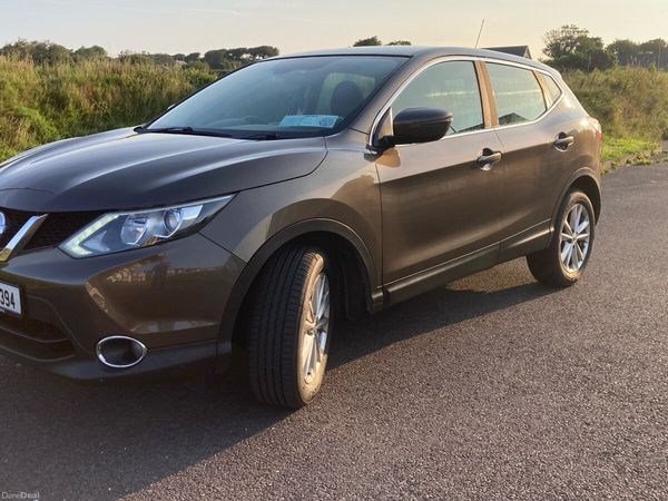 Nissan Qashqai Hatchback, Diesel, 2014, Beige