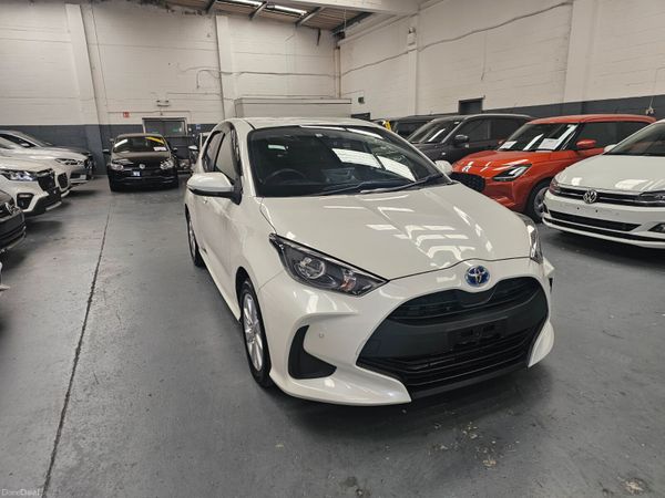 Toyota Yaris Hatchback, Petrol Hybrid, 2020, White