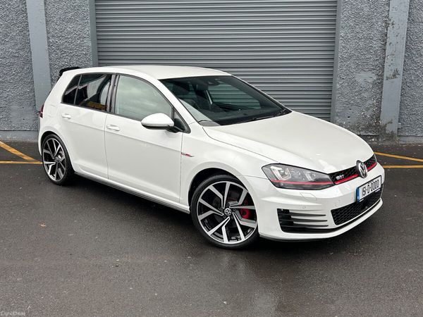 Volkswagen Golf Hatchback, Petrol, 2015, White