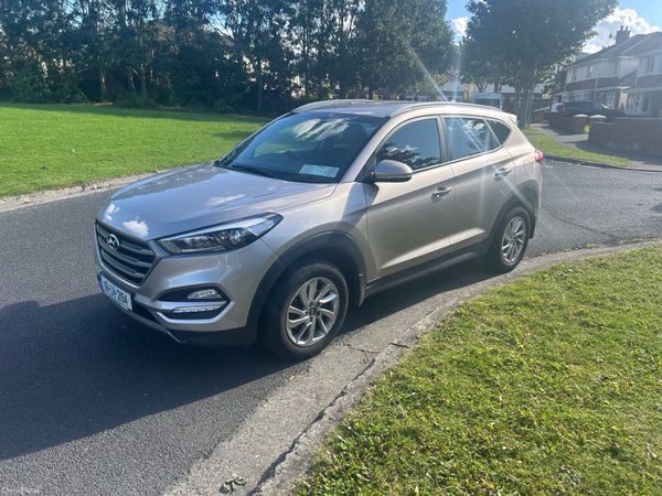 Hyundai Tucson SUV, Diesel, 2016, Silver