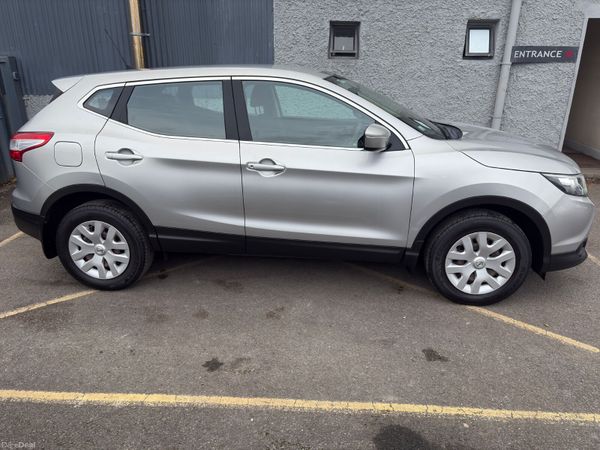 Nissan Qashqai Hatchback, Petrol, 2014, Silver