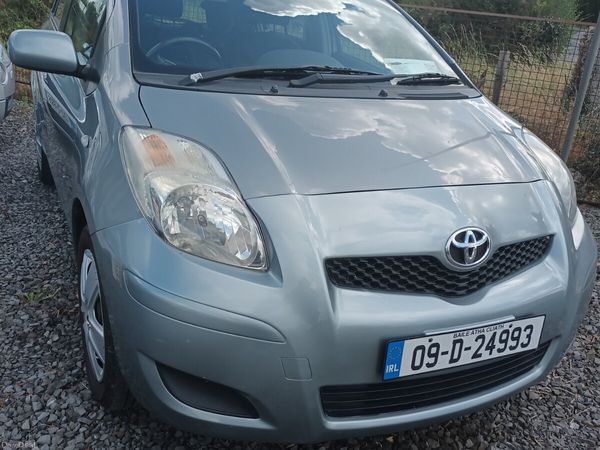 Toyota Yaris Hatchback, Petrol, 2009, Silver