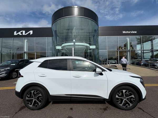 Kia Sportage MPV, Diesel Hybrid, 2023, White