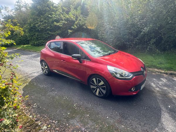 Renault Clio Hatchback, Petrol, 2015, Red