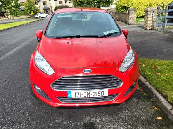 Ford Fiesta Hatchback, Petrol, 2017, Red