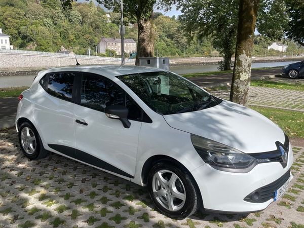 Renault Clio Hatchback, Petrol, 2015, White