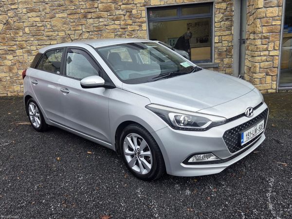 Hyundai i20 Hatchback, Diesel, 2015, Silver