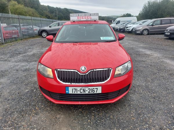 Skoda Octavia Hatchback, Diesel, 2017, Red