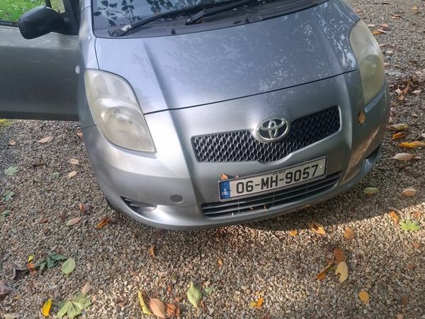 Toyota Yaris Hatchback, Petrol, 2006, Silver