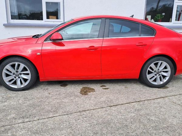 Opel Insignia Hatchback, Diesel, 2017, Red