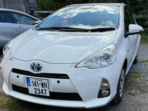 Toyota Aqua Hatchback, Petrol Hybrid, 2014, White