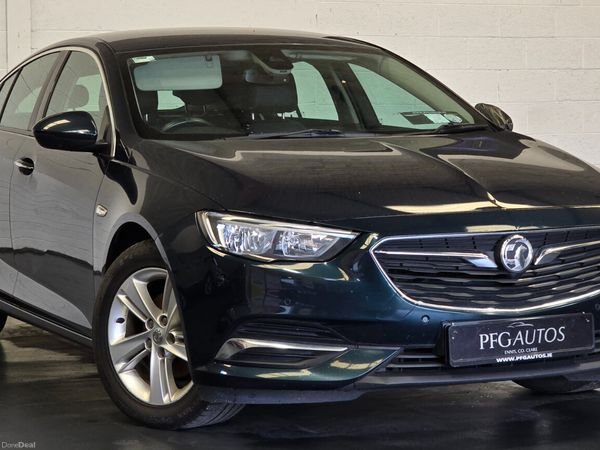 Vauxhall Insignia Hatchback, Diesel, 2017, Green