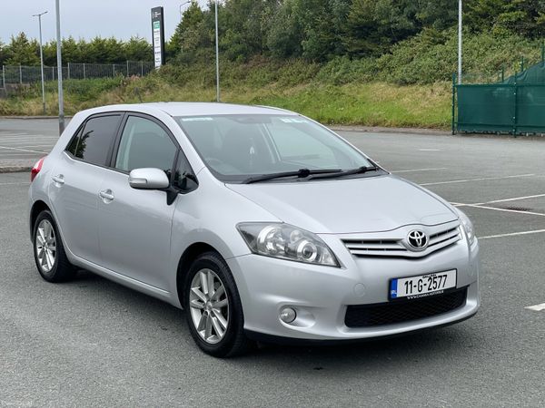 Toyota Auris Hatchback, Diesel, 2011, Silver