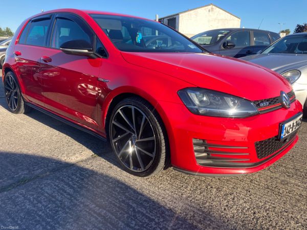 Volkswagen Golf Hatchback, Diesel, 2014, Red