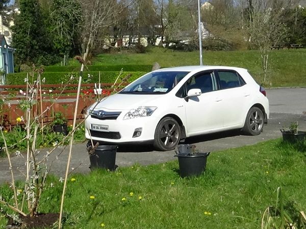 Toyota Auris Hatchback, Petrol Hybrid, 2012, White