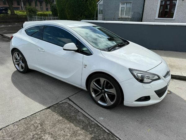 Opel Astra Hatchback, Diesel, 2013, White