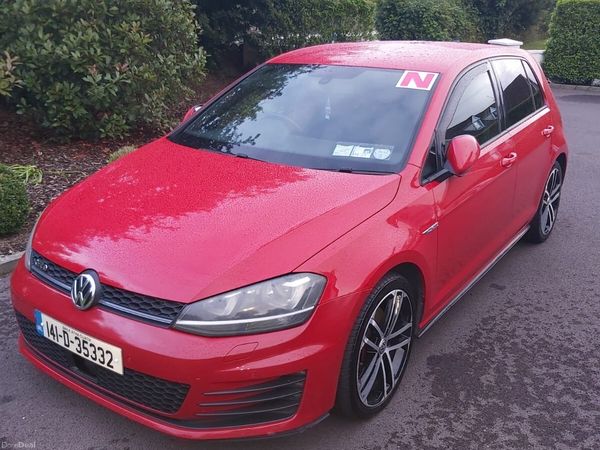 Volkswagen Golf Hatchback, Diesel, 2014, Red