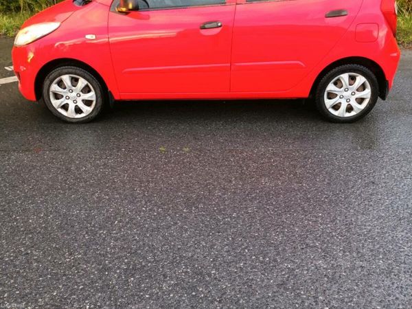 Hyundai i10 Hatchback, Petrol, 2013, Red