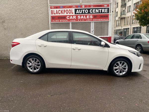 Toyota Corolla Saloon, Diesel, 2016, White