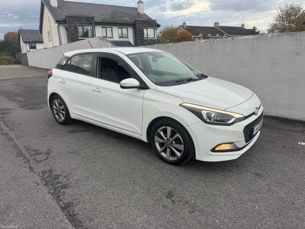 Hyundai i20 Hatchback, Petrol, 2015, White