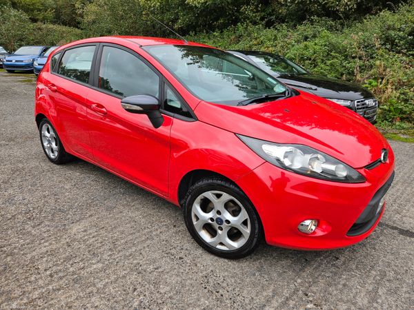 Ford Fiesta Hatchback, Petrol, 2012, Red