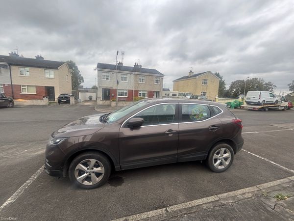 Nissan Qashqai Hatchback, Diesel, 2019, Bronze