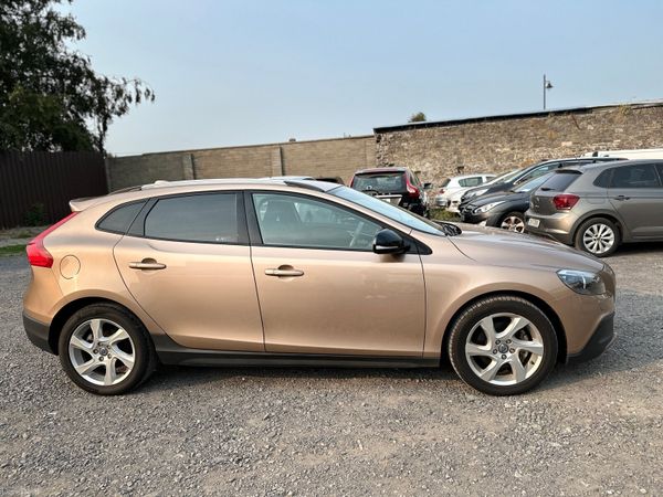 Volvo V40 Hatchback, Petrol, 2014, Brown