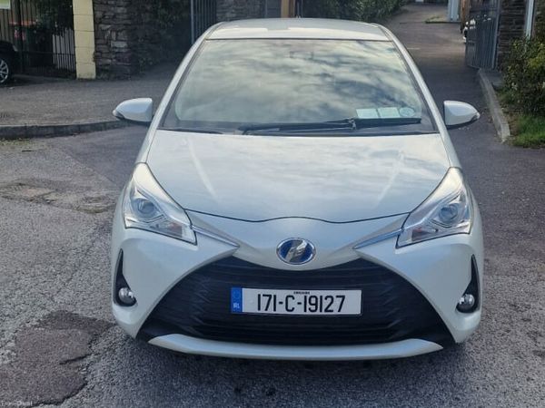 Toyota Vitz Hatchback, Petrol Hybrid, 2017, White