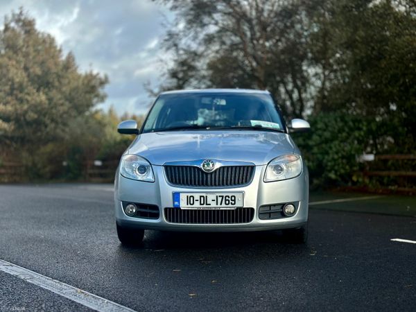 Skoda Fabia Hatchback, Petrol, 2010, Silver