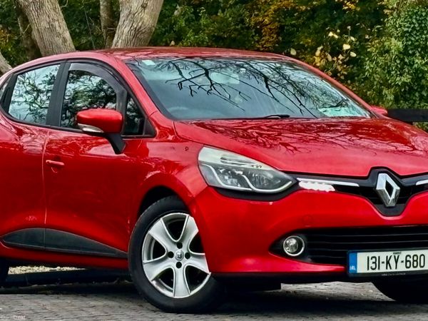 Renault Clio Hatchback, Petrol, 2013, Red