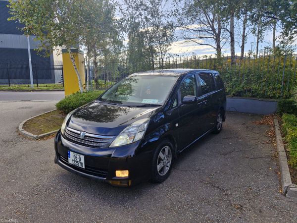 Toyota Isis MPV, Petrol, 2006, Black