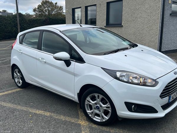 Ford Fiesta Hatchback, Petrol, 2014, White