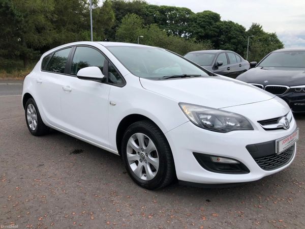 Vauxhall Astra Hatchback, Diesel, 2015, White