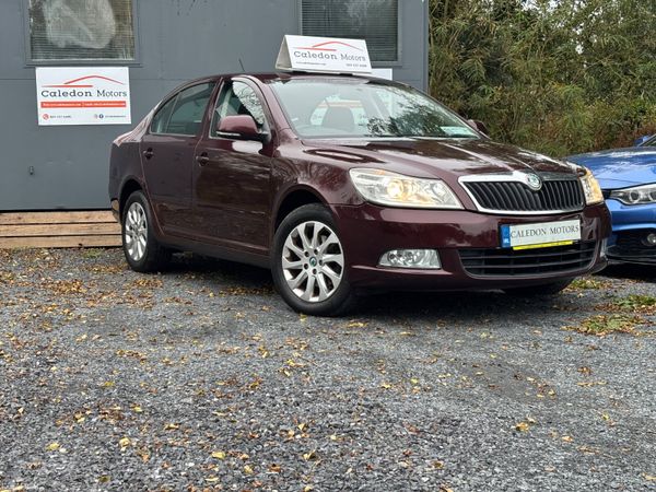 Skoda Octavia Saloon, Diesel, 2011, Red