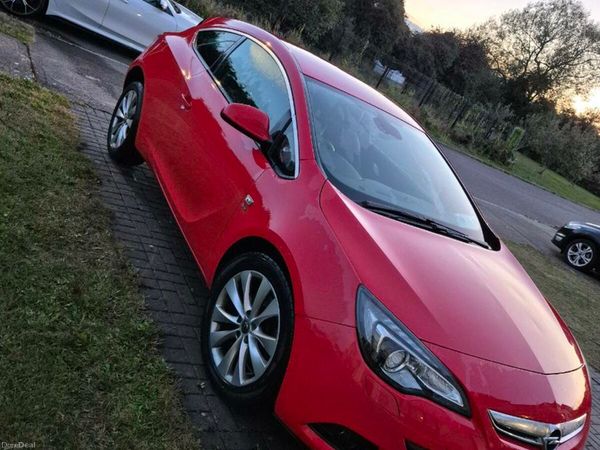 Opel Astra Hatchback, Diesel, 2012, Red