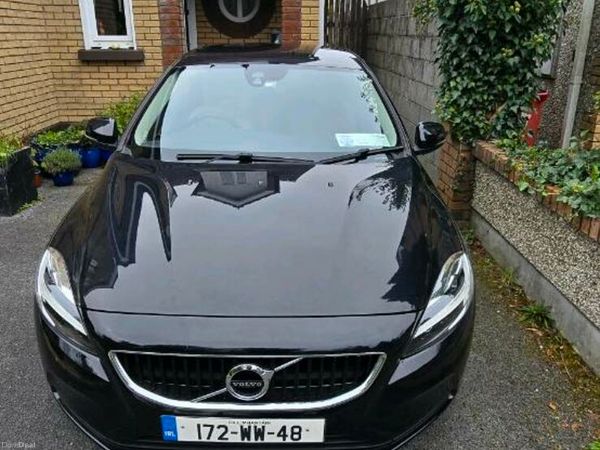 Volvo V40 Hatchback, Diesel, 2017, Black
