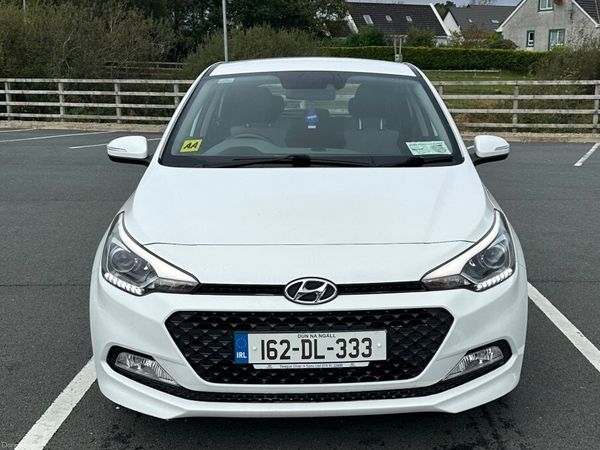Hyundai i20 Hatchback, Petrol, 2016, White
