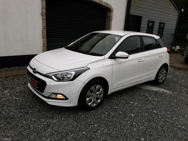 Hyundai i20 Hatchback, Petrol, 2016, White
