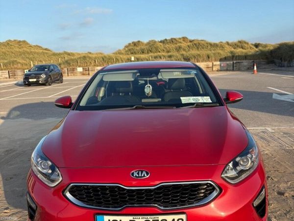 Kia Ceed Hatchback, Petrol, 2019, Red