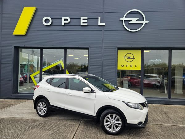 Nissan Qashqai Hatchback, Diesel, 2016, White