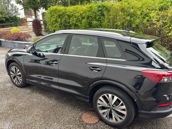 Audi e-tron Estate/Jeep, Electric, 2021, Black