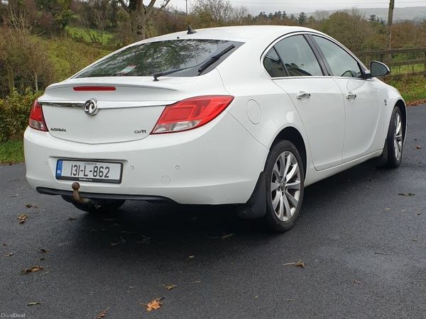Vauxhall Insignia Hatchback, Diesel, 2013, White