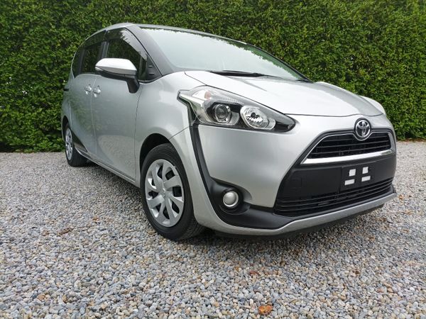 Toyota Sienta Hatchback, Petrol, 2016, Silver