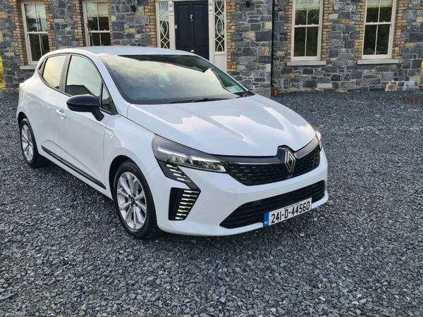 Renault Clio Hatchback, Petrol, 2024, White